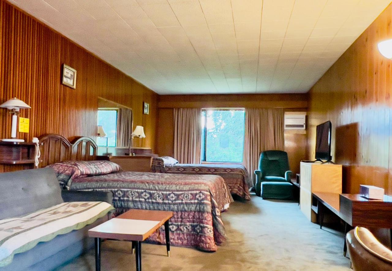 Airport Inn Кунел Екстериор снимка
