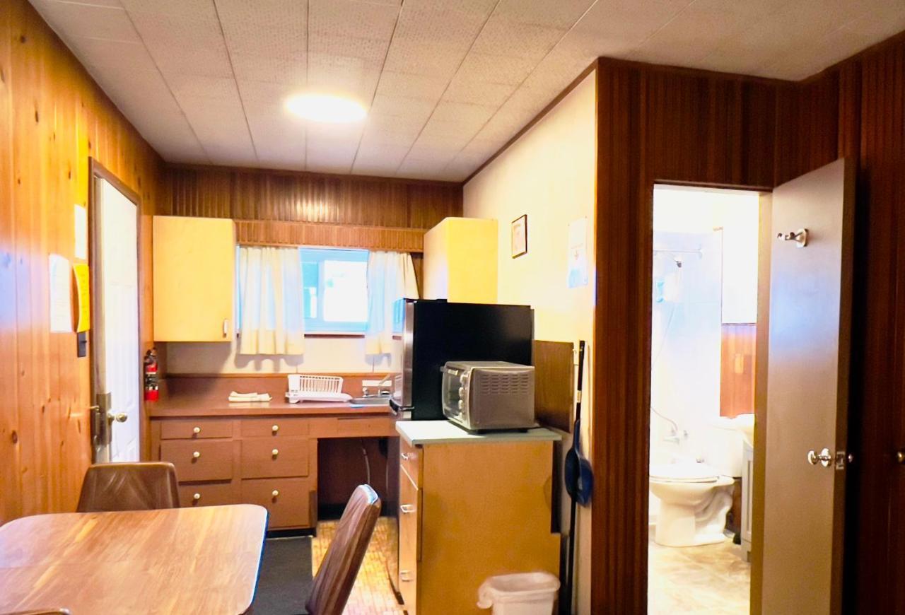 Airport Inn Кунел Екстериор снимка