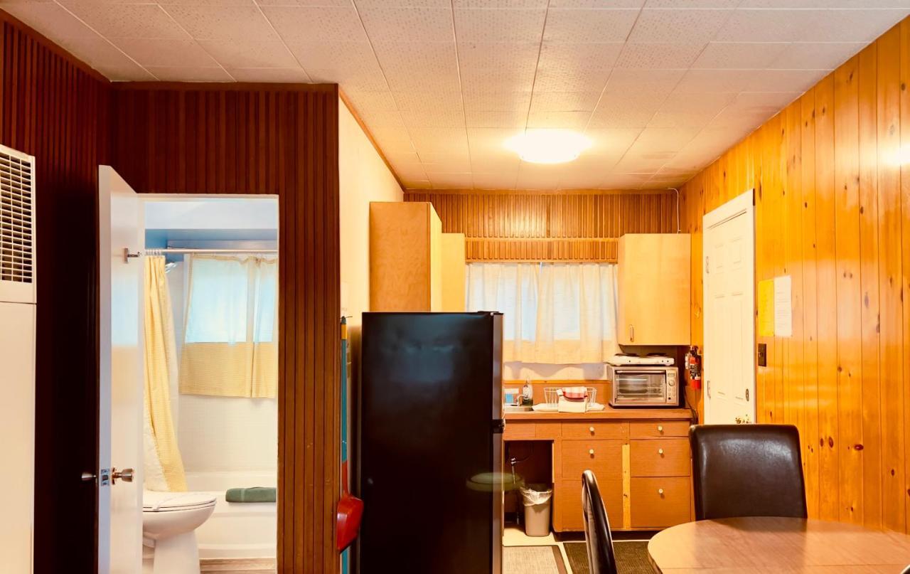 Airport Inn Кунел Екстериор снимка