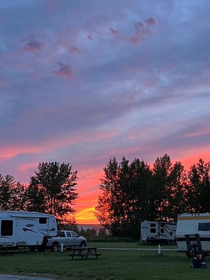 Airport Inn Кунел Екстериор снимка