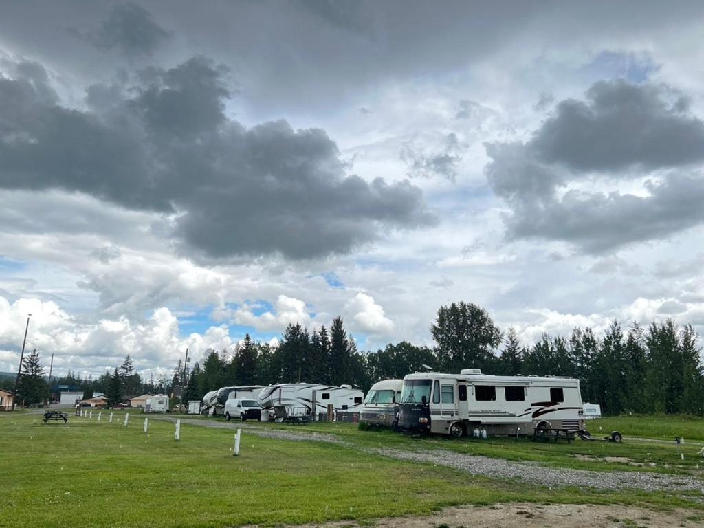 Airport Inn Кунел Екстериор снимка