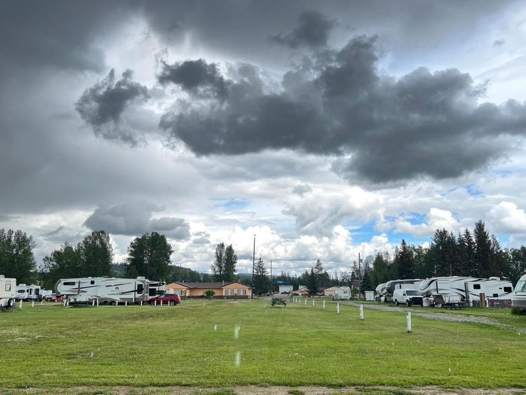 Airport Inn Кунел Екстериор снимка