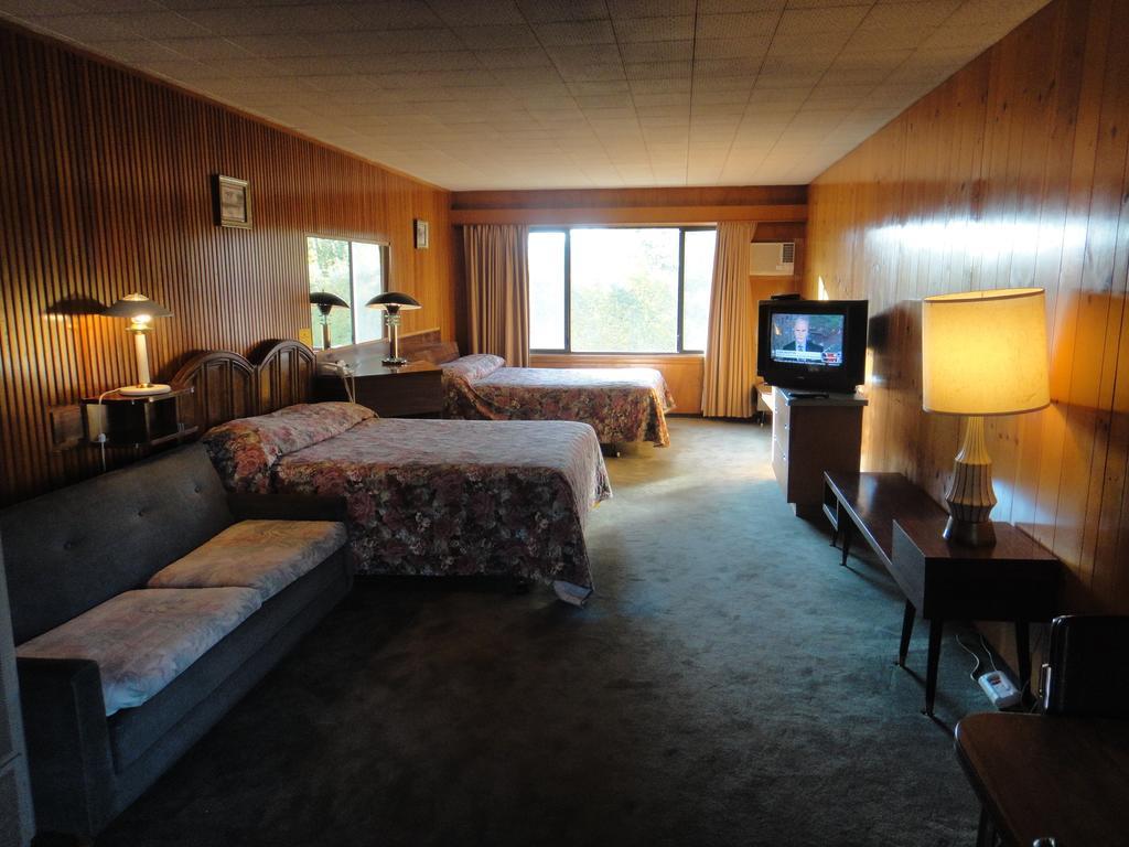 Airport Inn Кунел Стая снимка