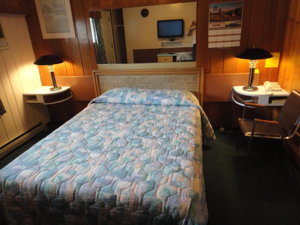 Airport Inn Кунел Стая снимка