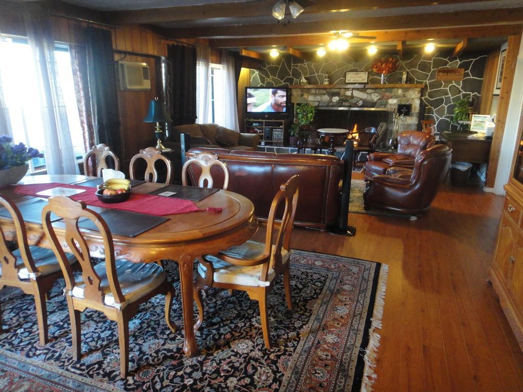 Airport Inn Кунел Екстериор снимка