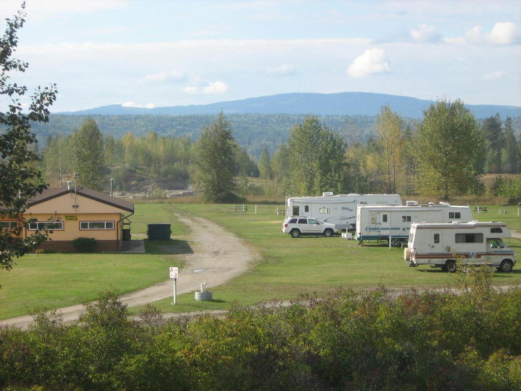 Airport Inn Кунел Екстериор снимка