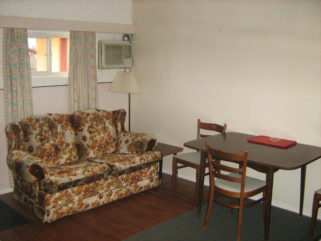 Airport Inn Кунел Стая снимка