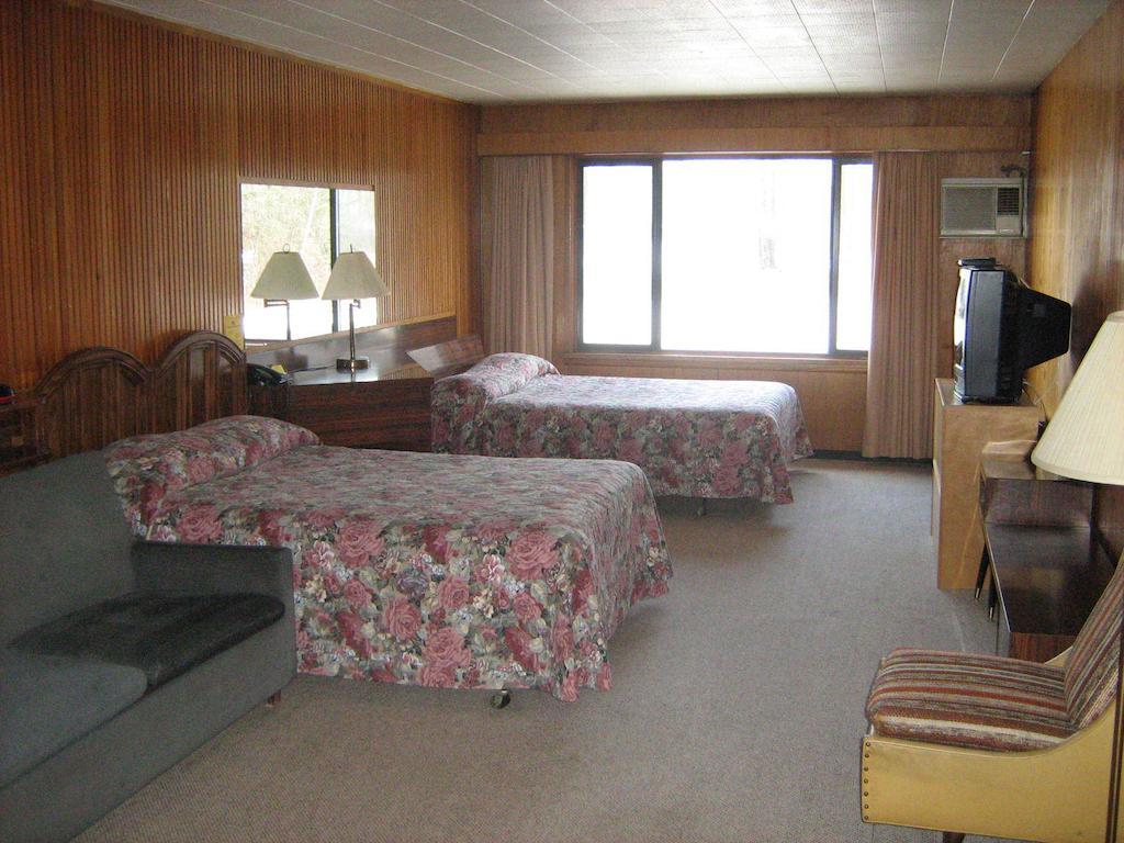 Airport Inn Кунел Стая снимка
