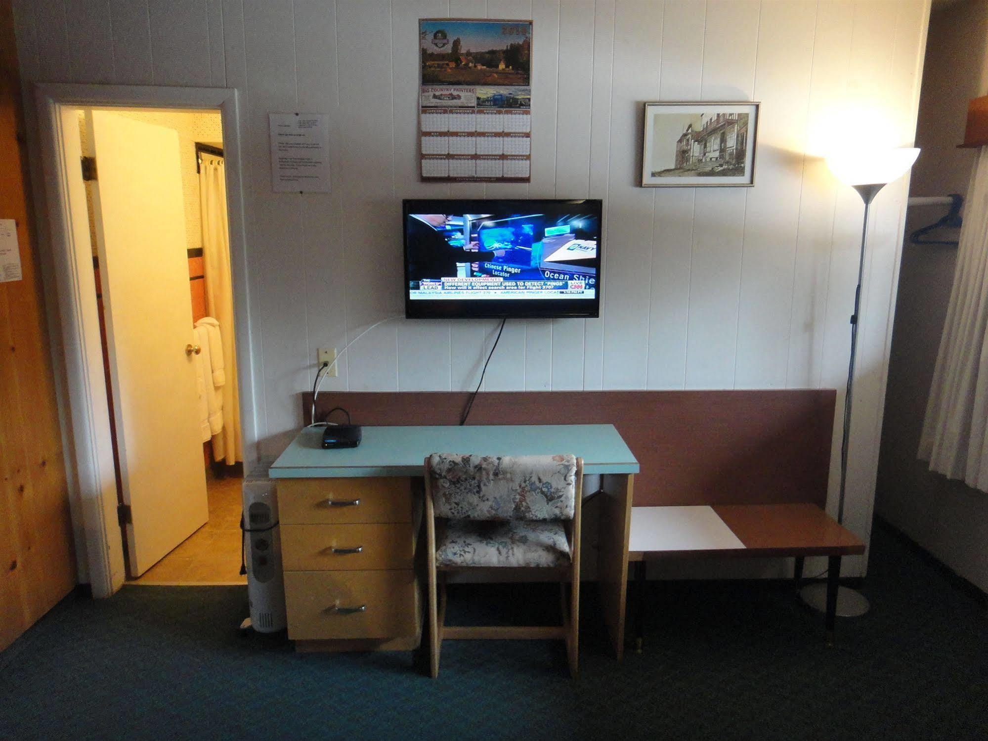 Airport Inn Кунел Екстериор снимка