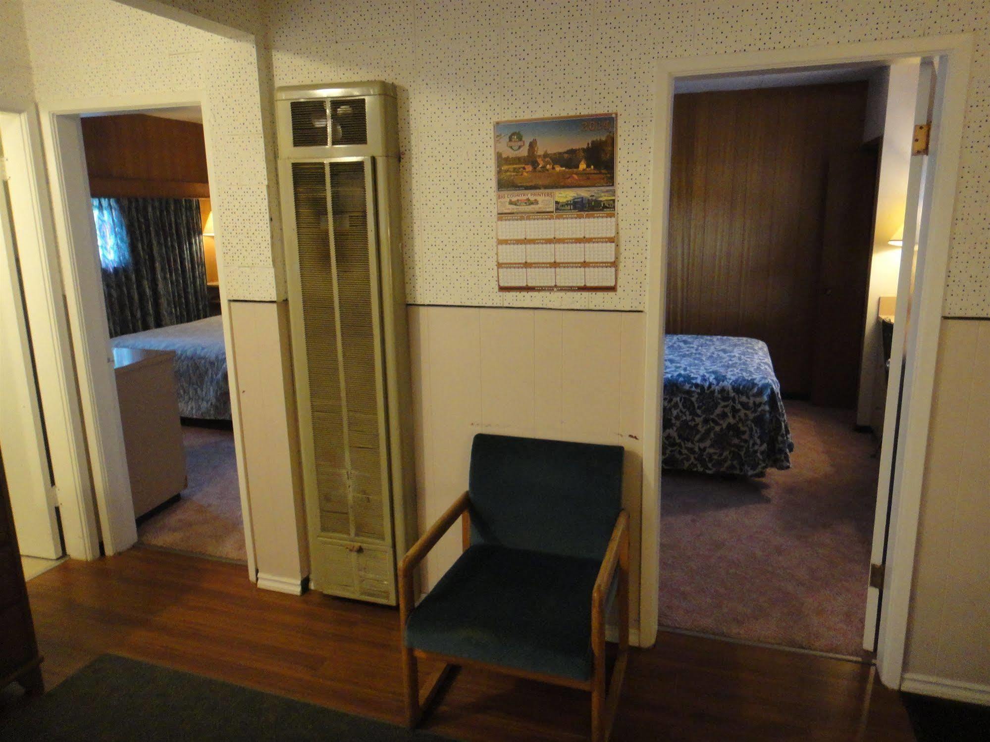 Airport Inn Кунел Екстериор снимка