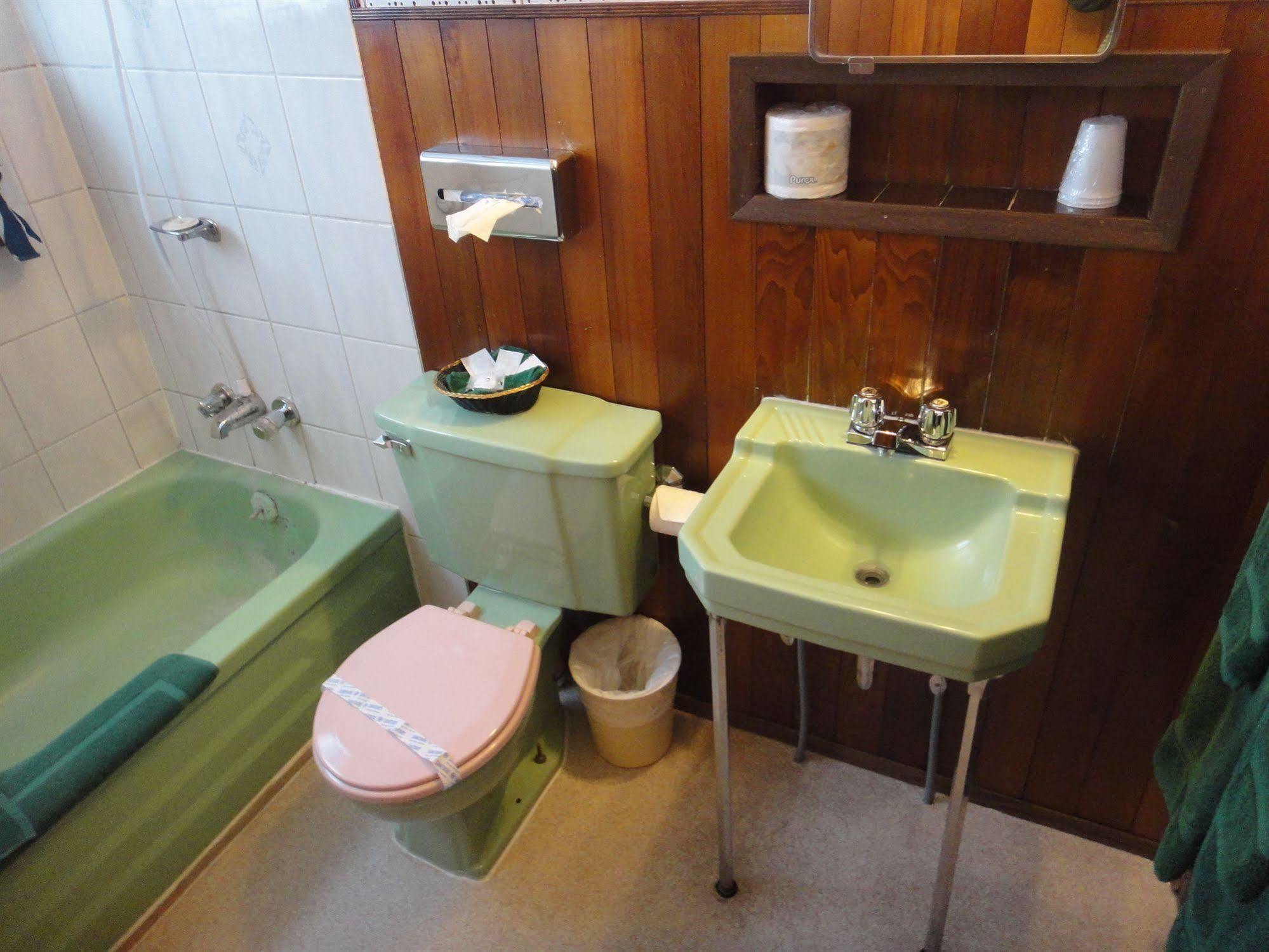 Airport Inn Кунел Екстериор снимка