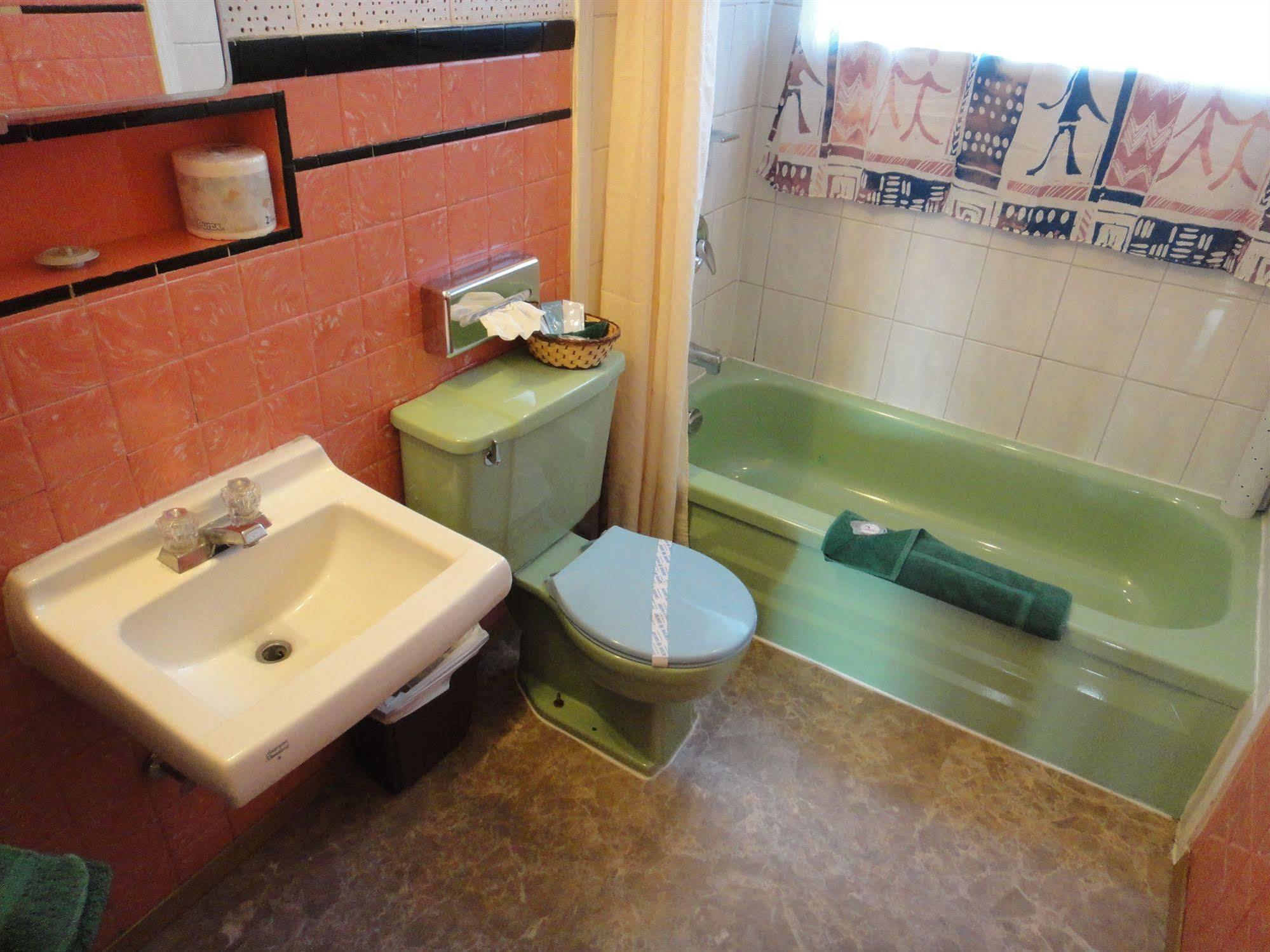 Airport Inn Кунел Екстериор снимка