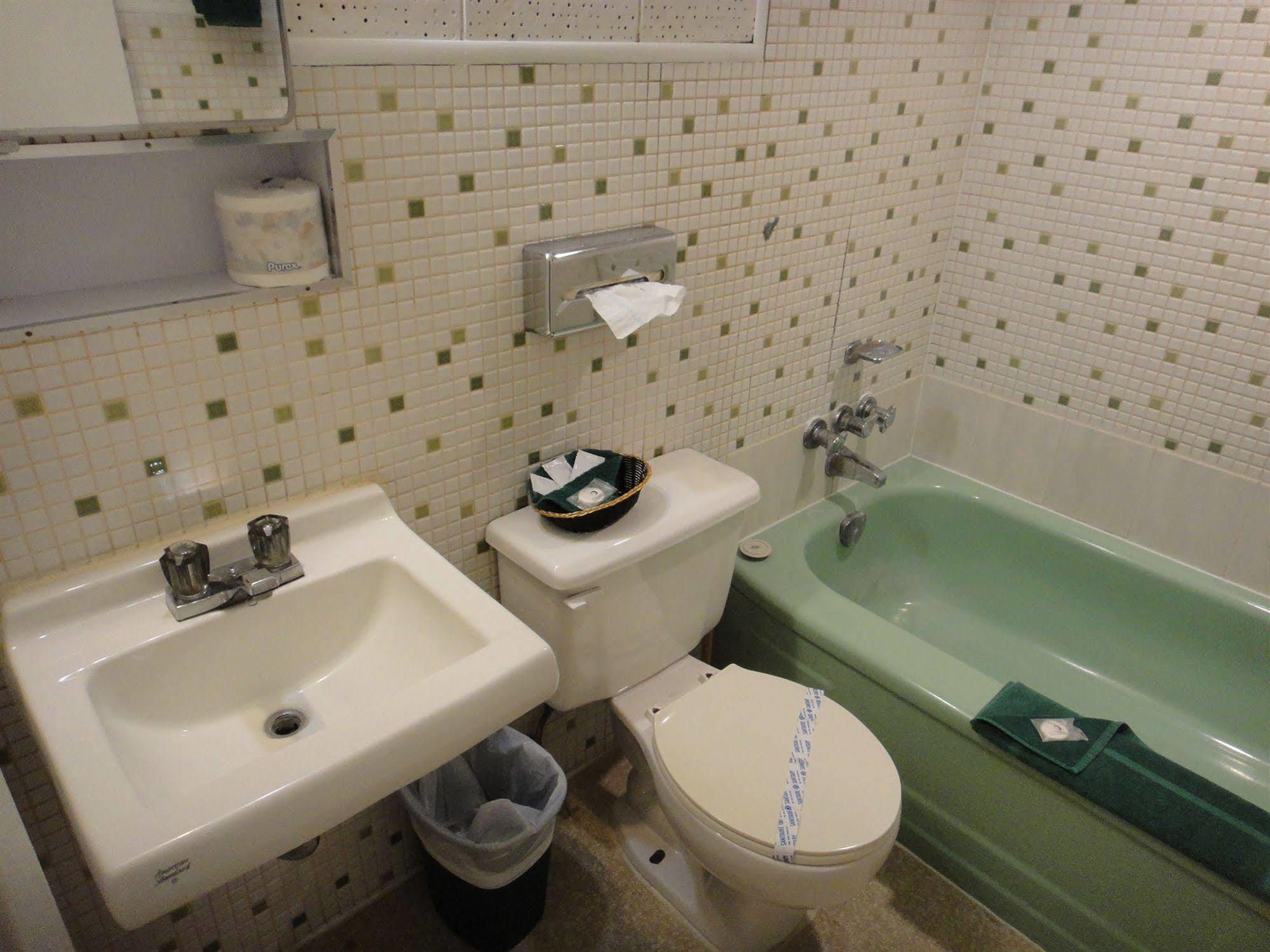 Airport Inn Кунел Екстериор снимка