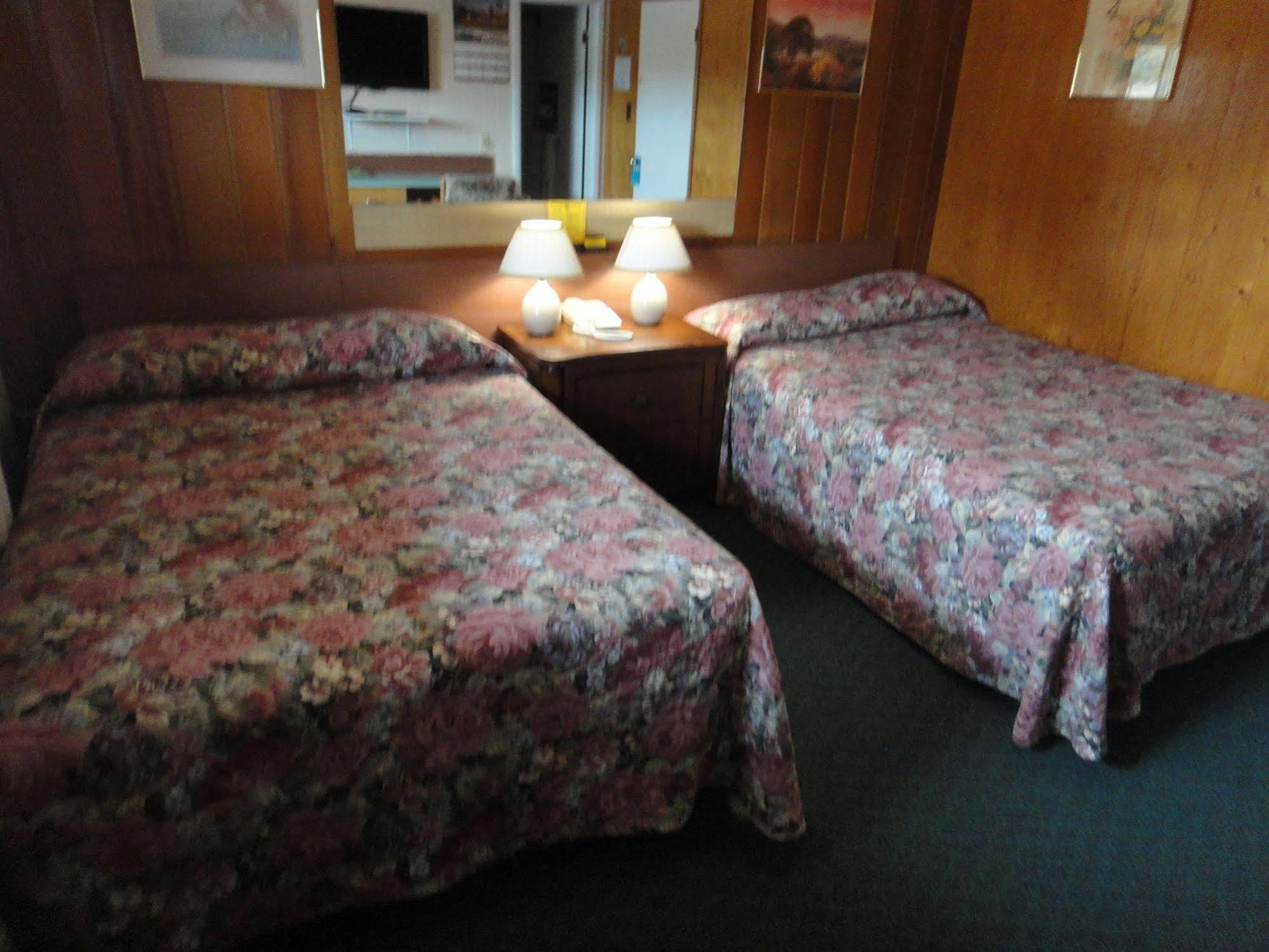 Airport Inn Кунел Екстериор снимка