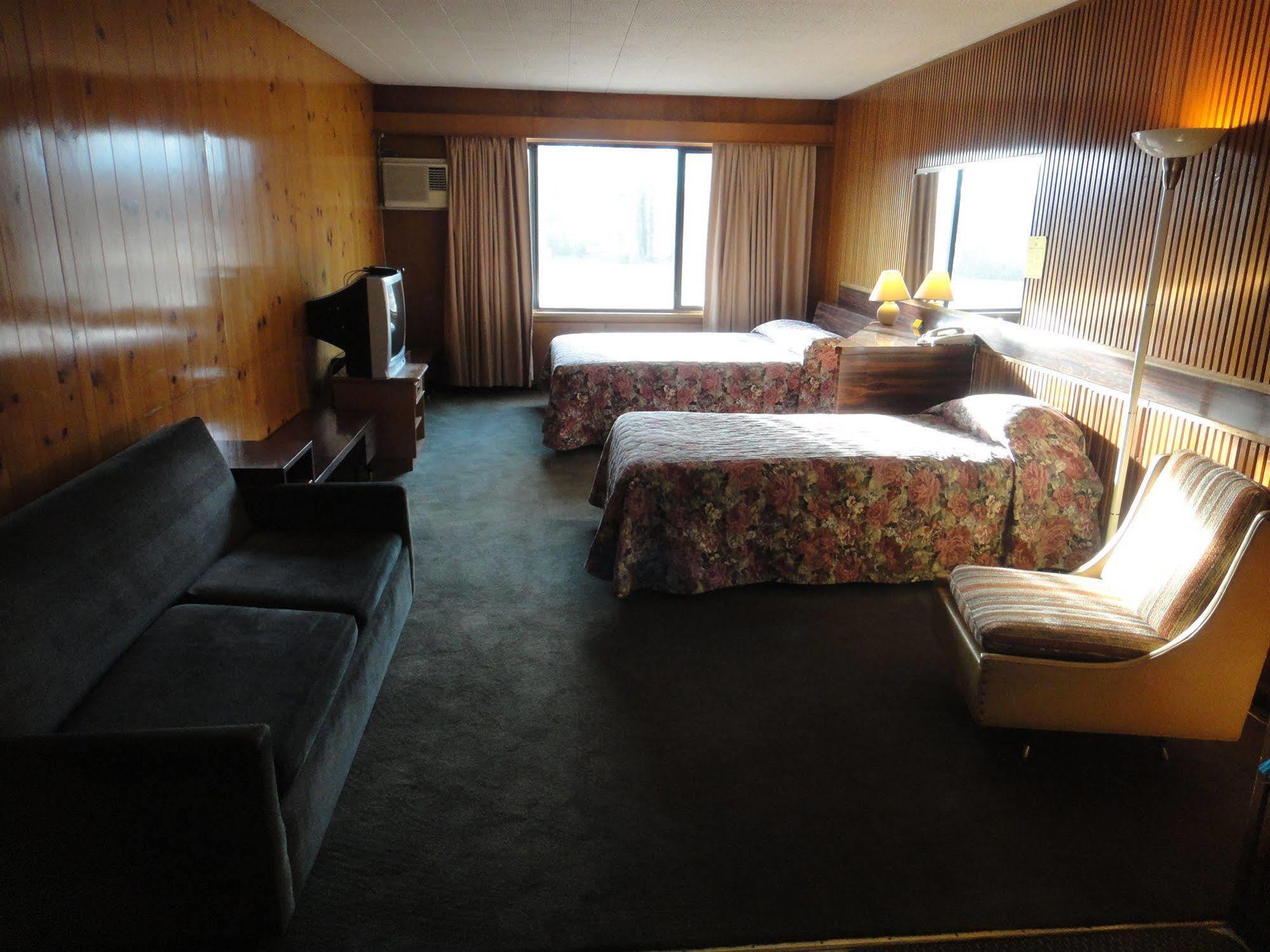 Airport Inn Кунел Екстериор снимка