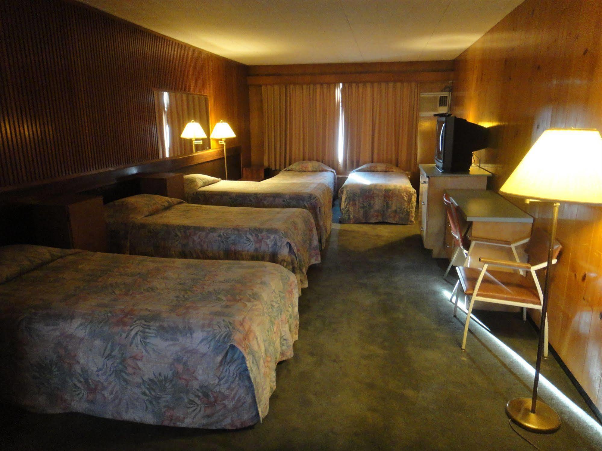 Airport Inn Кунел Екстериор снимка