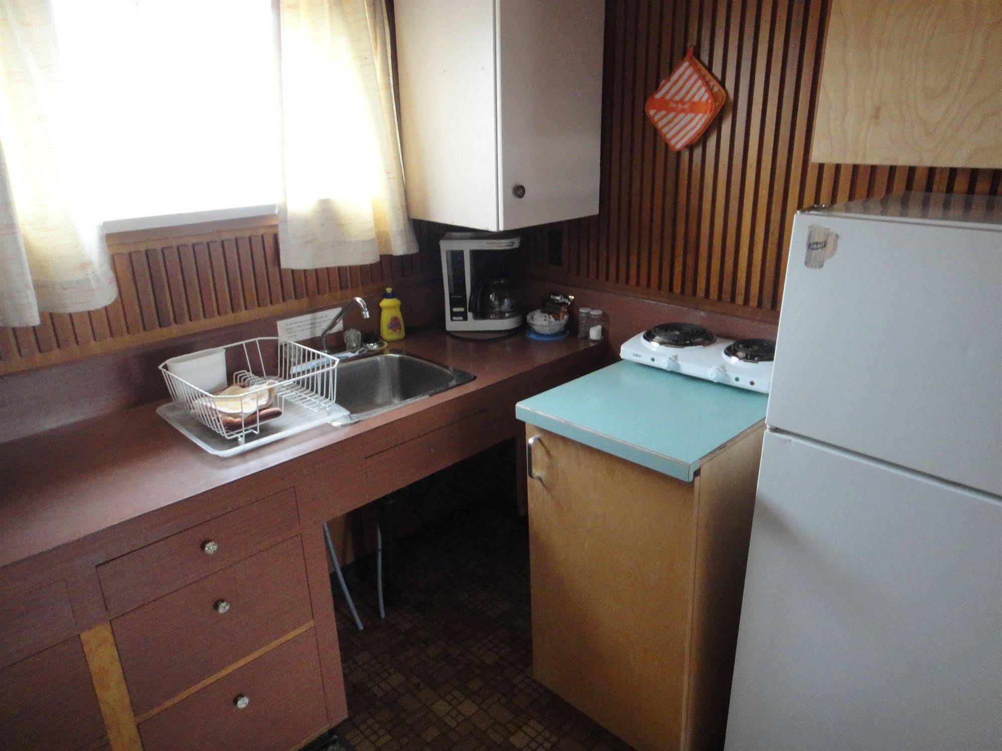 Airport Inn Кунел Екстериор снимка