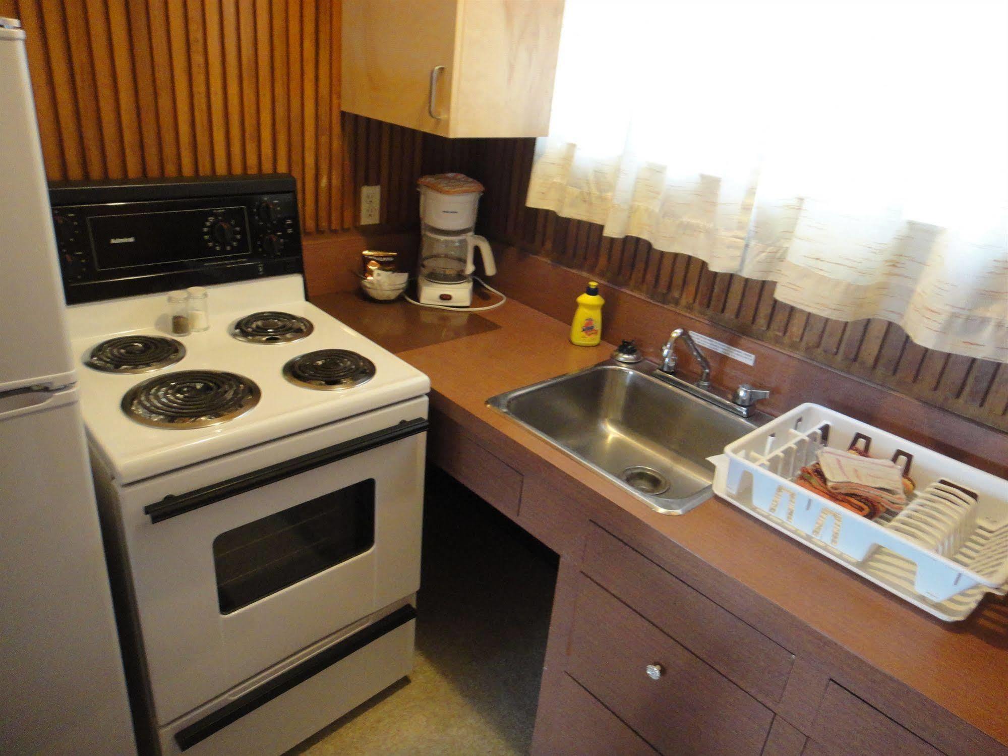 Airport Inn Кунел Екстериор снимка